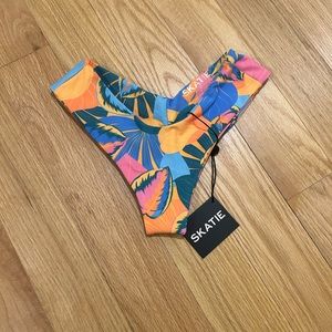 SKATIE Cheeky Bikini Bottom -XS